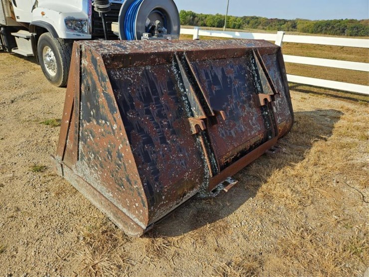 #3019-•-100"-end-loader-bucket-image-3