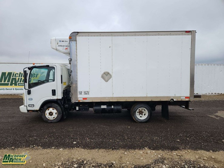 2009-isuzu-npr-image-2