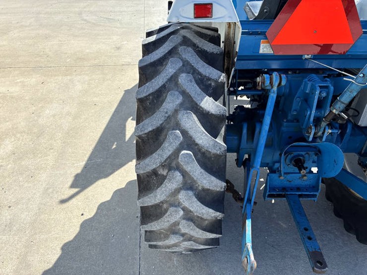 new-holland-2120-image-62