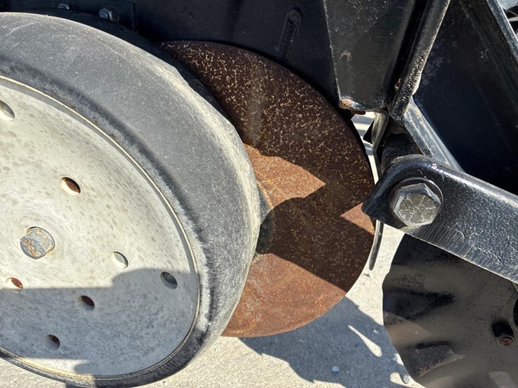 2014-kinze-3000-image-21