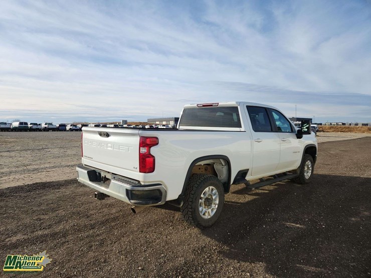 2021-chevrolet-silverado-2500hd-image-3