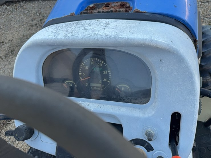 new-holland-boomer-30-image-47