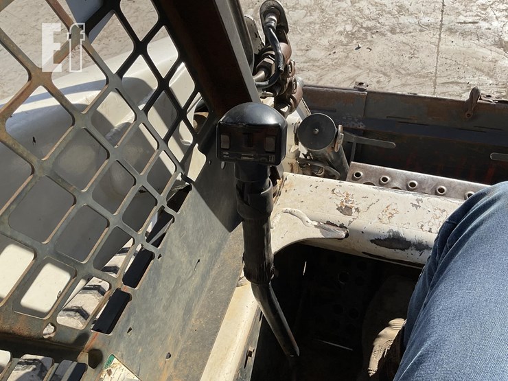 2005-bobcat-t300-image-15