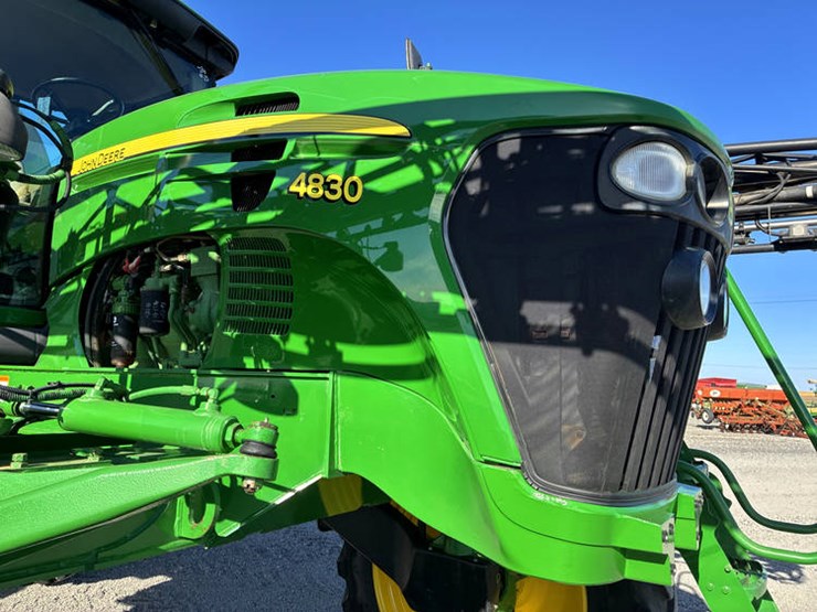2014-john-deere-4830-image-13