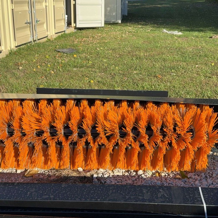 GIYI Hydraulic Skid Steer Sweeper