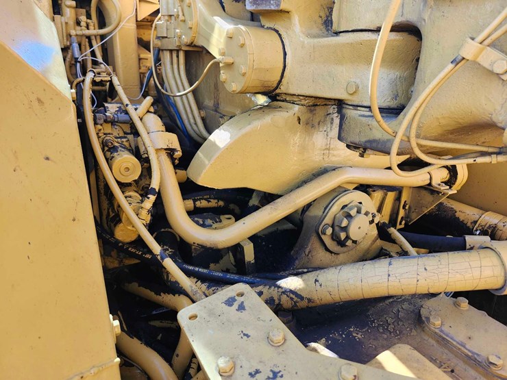 1980-caterpillar-627b-push-pull-scraper-image-30