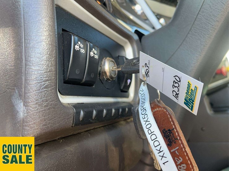 2016-kenworth-t800-image-12