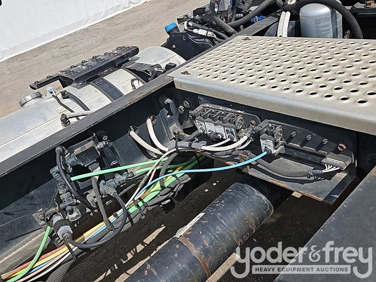 2017-international-8600-image-29