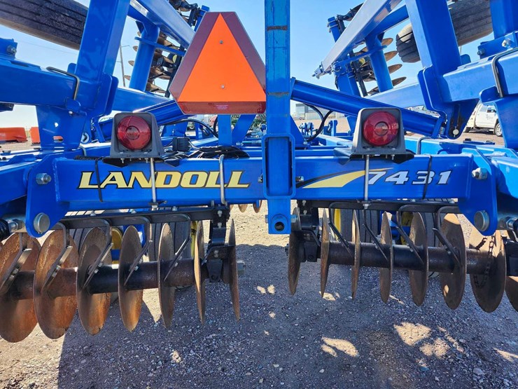 2013-landoll-7431-23-image-11