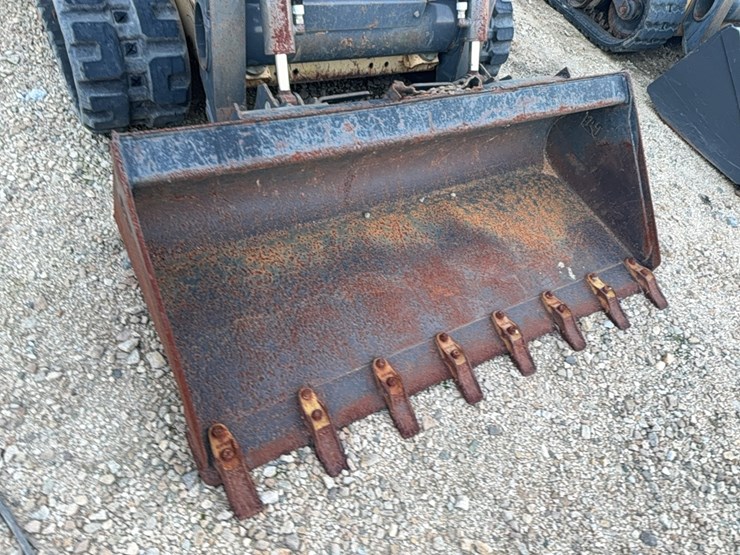 new-holland-c227-image-29