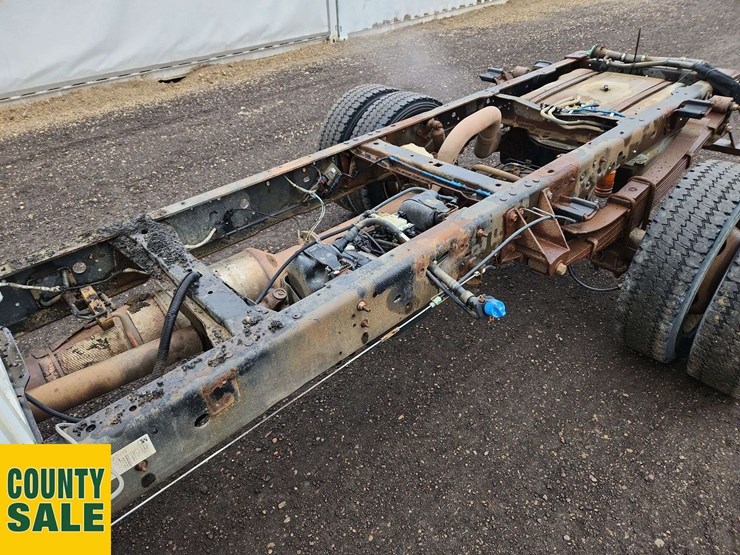 2013-ford-f550-image-19