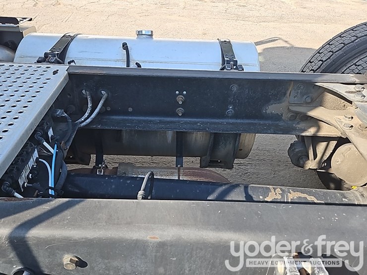 2017-international-8600-image-15