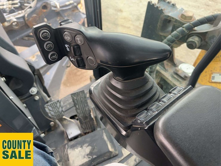 2020-deere-872gp-image-16