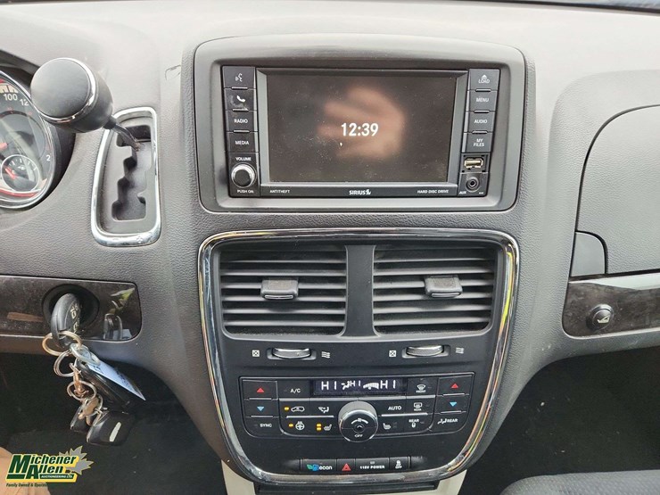 2016-dodge-grand-caravan-crew-image-17