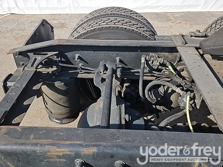 2017-international-8600-image-28