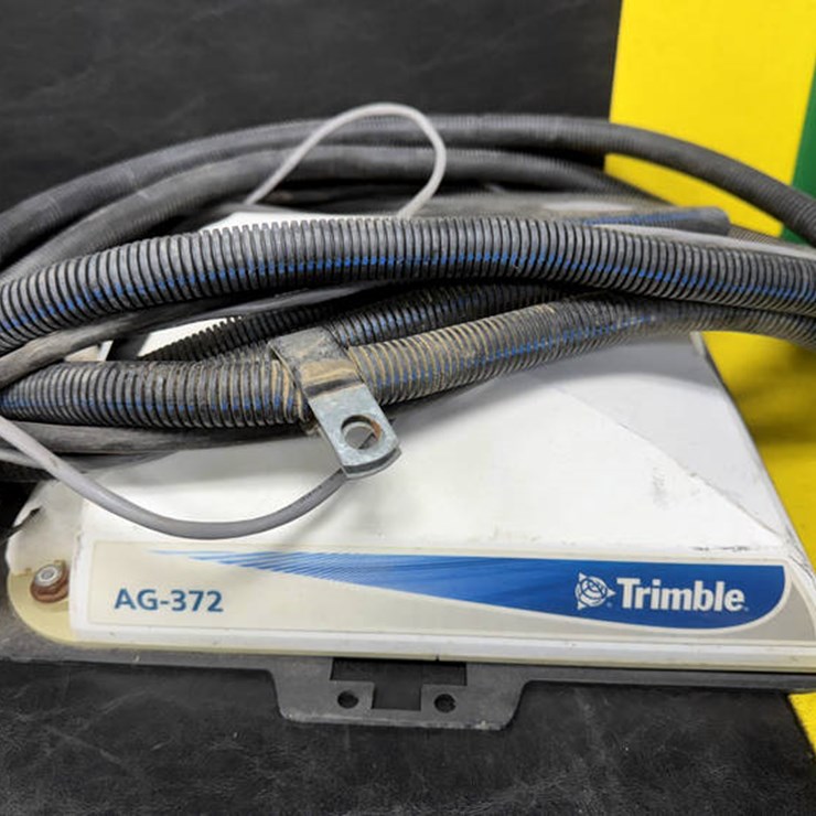 #122175 • TRIMBLE 372 RECEIVER