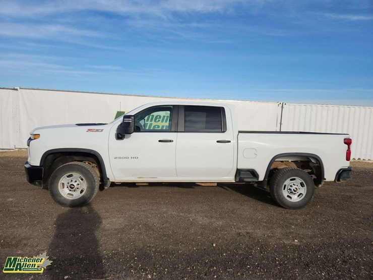 2020-chevrolet-silverado-2500hd-image-21