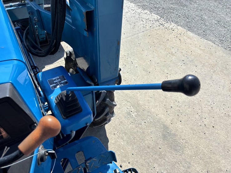 new-holland-2120-image-78