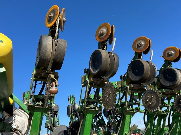 2004-john-deere-1790-image-59