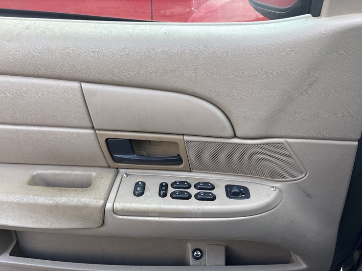 #5009-•-2003-ford-crown-victoria-|-for-parts/repairs-image-11