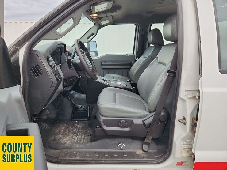 2011-ford-f550-image-28