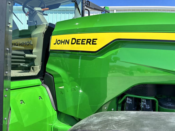 2023-john-deere-8r-370-image-17