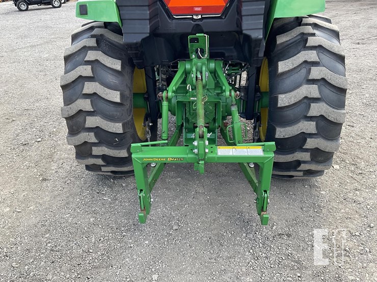 2015-john-deere-4044m-image-5