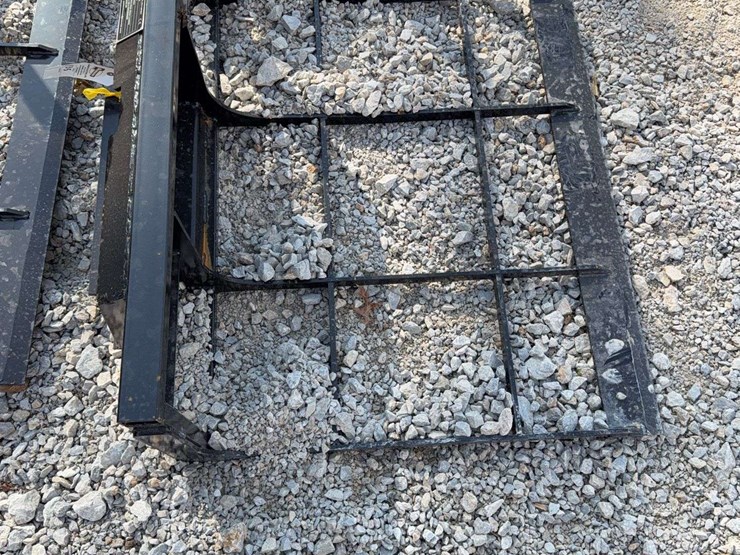 mini-skid-steer-land-leveler-image-3