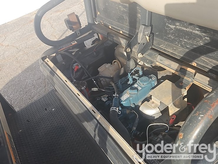 2019-club-car-carryall-1700-image-17