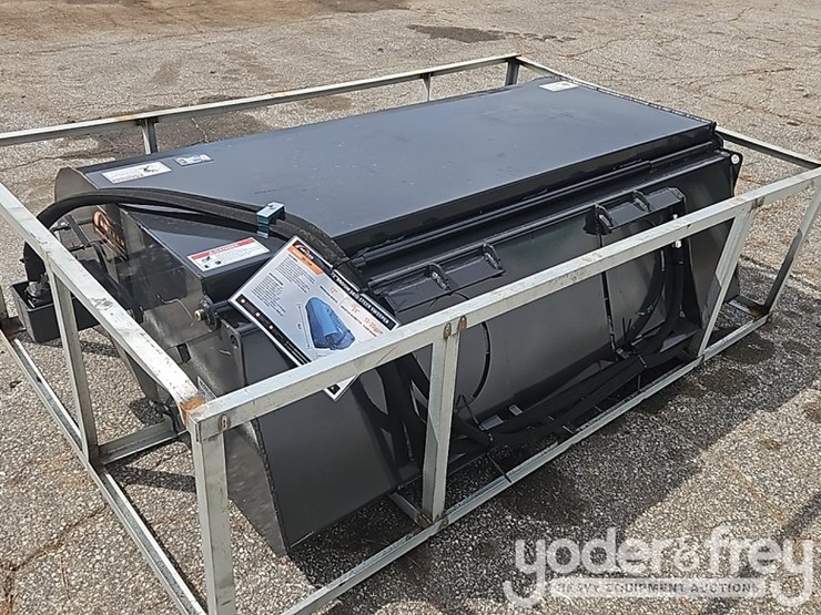 unused-72"-broom-sweeper-(ss-72w)-to-suit-skidsteer-image-6