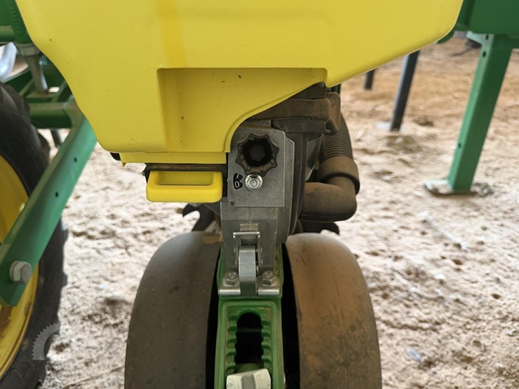 2021-john-deere-1725-image-7