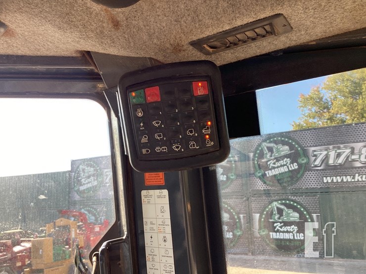 2014-deere-850k-wlt-image-18