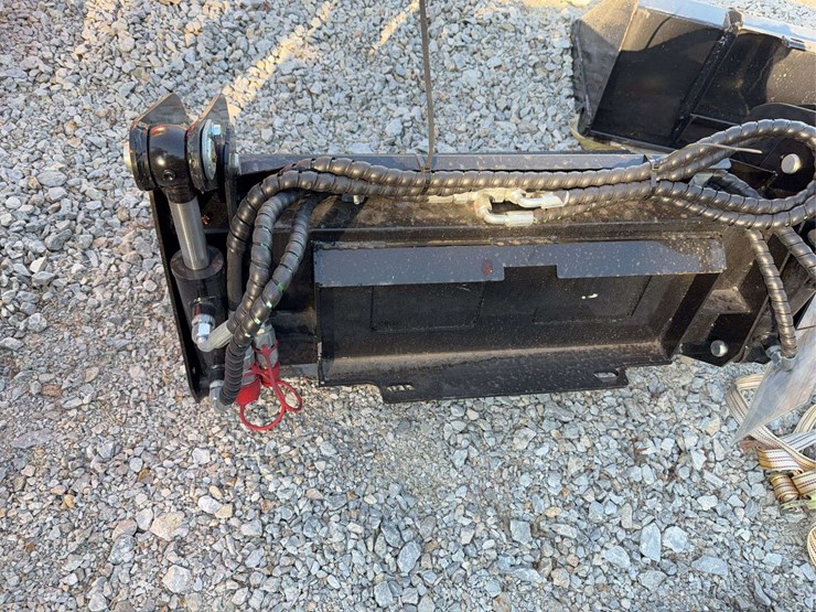 mini-skid-steer-4-in-1-bucket-image-2