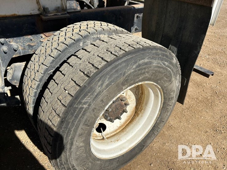 2005-ihc-4400-dry-tender-truck-(cp1274,-unit-ag706)-image-21