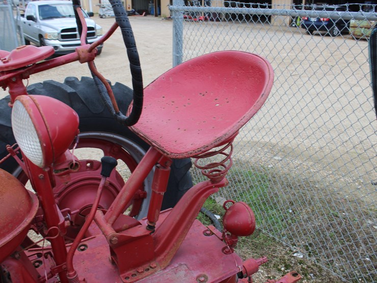 #24005-•-farmall-tractor-image-10