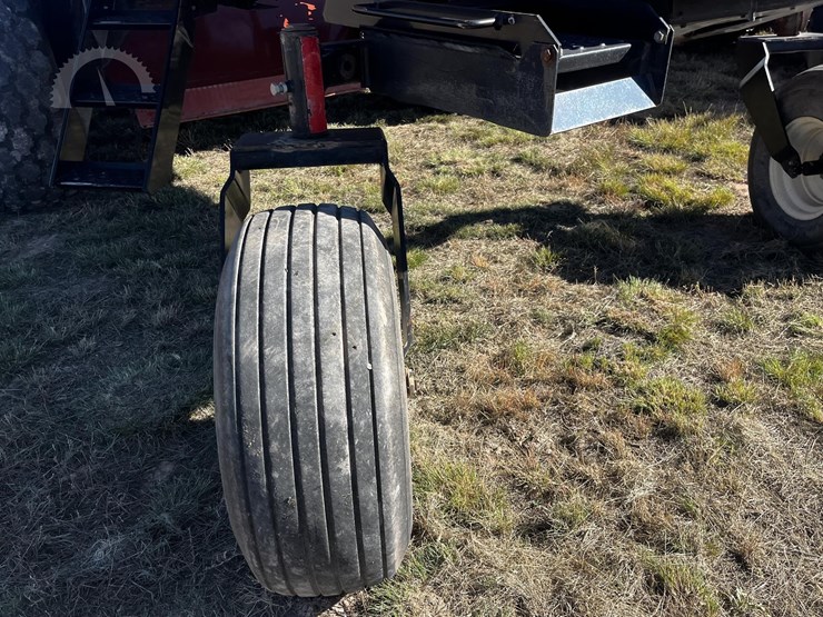 2005-hesston-9260-image-8