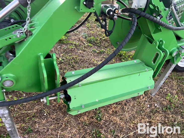 2022-samasz-twist-600p-front-mount-basket-rake-image-19