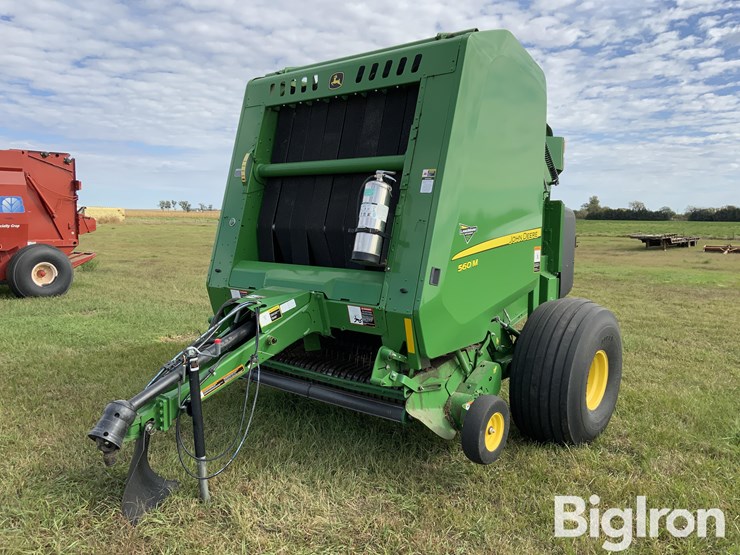 2021-john-deere-560m-image-1