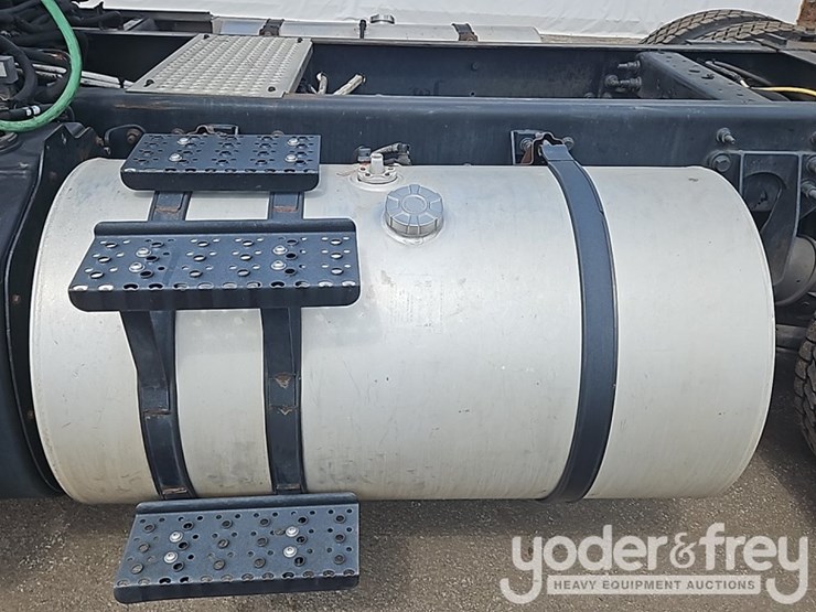 2017-international-8600-image-6