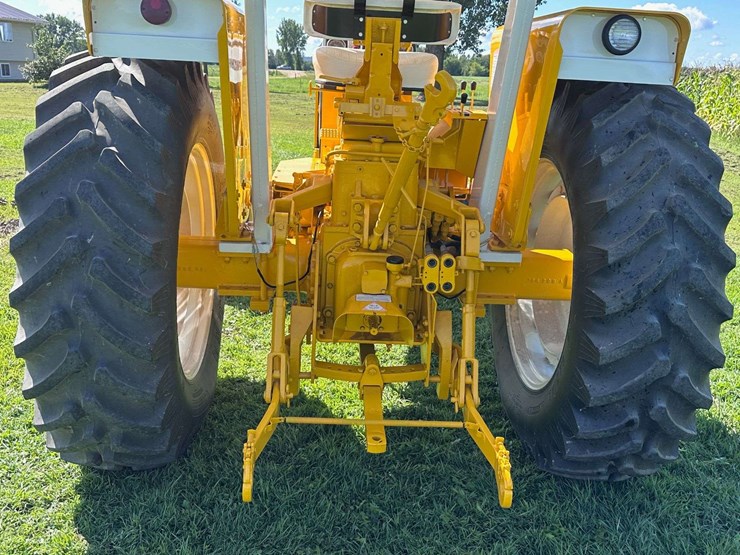 minneapolis-moline-g940-image-26