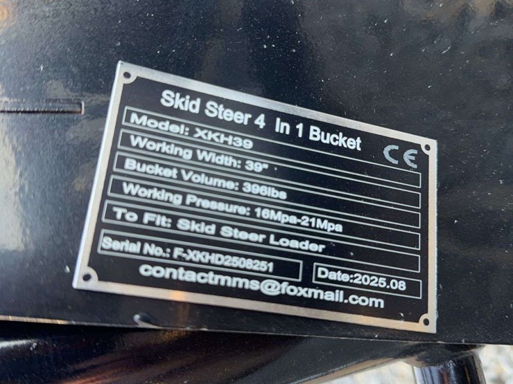 mini-skid-steer-4-in-1-bucket-image-4