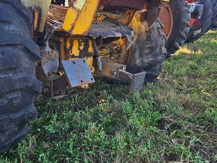 white-2-78-industrial-tractor-image-17