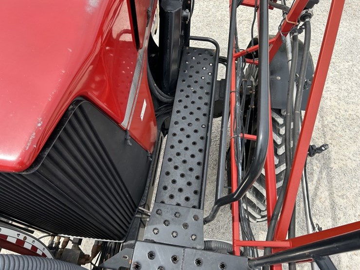 2014-case-ih-3200b-image-63