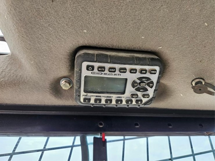 #3068-•-case-sr280-skid-loader-image-29