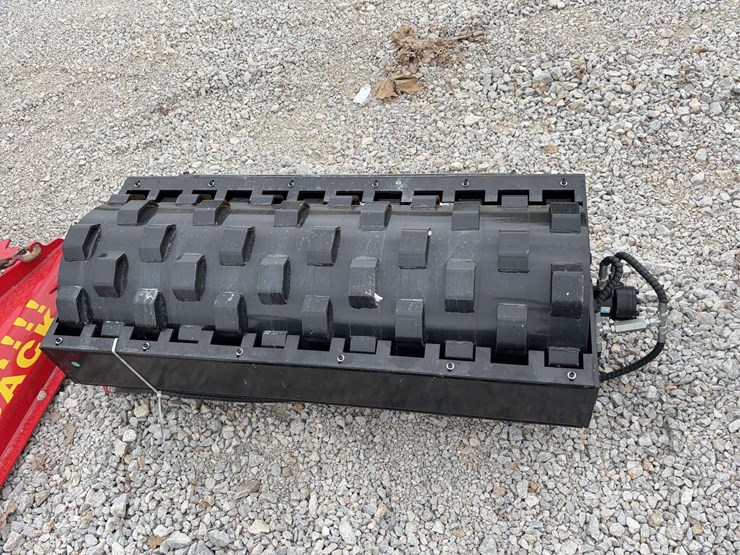 skid-steer-hydraulic-compaction-wheel-image-2