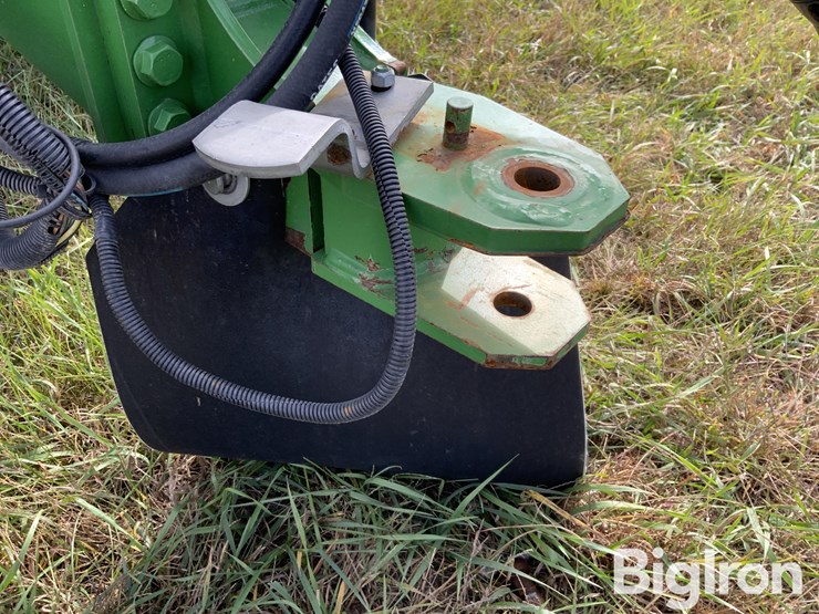 2021-john-deere-560m-image-11