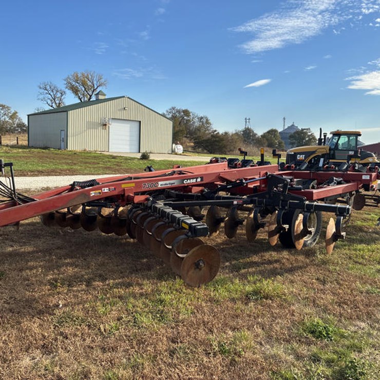 #114633 • CIH 730C DISC RIPPER #JFH0032678