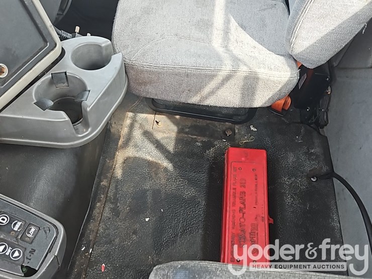 2017-international-8600-image-52