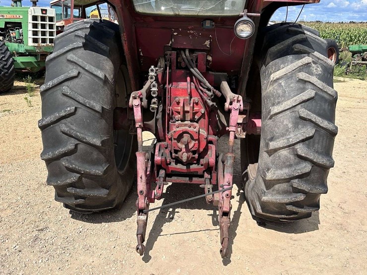 farmall-1066-hydro-image-16