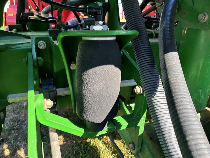 2011-john-deere-1790-image-12